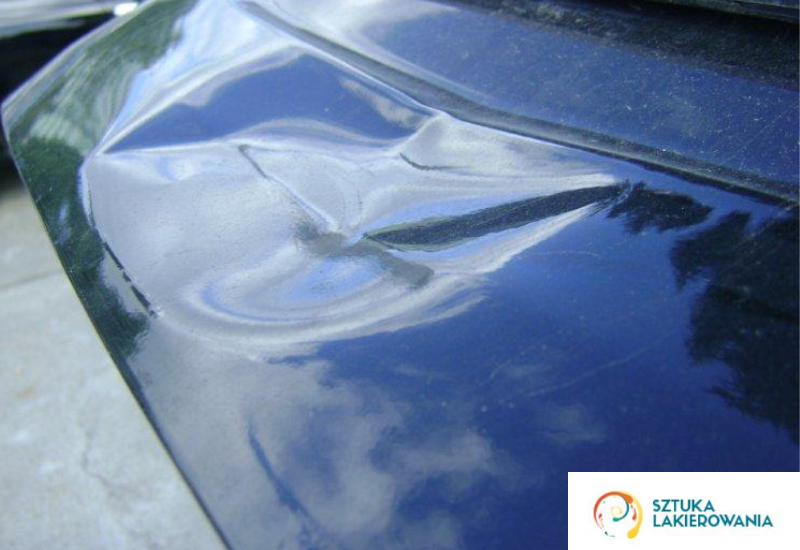 naprawa blacharska Białystok, Warszawa, Ełk, SztukaLakierowania - porządnie wgnieciona klapa bagażnika po bardzo silnym uderzeniu