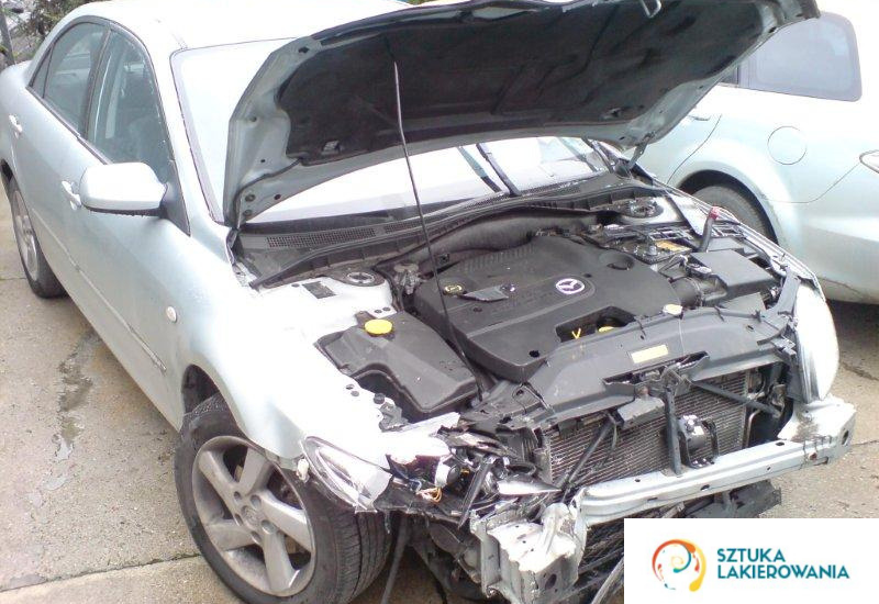 usługi blacharskie Białystok, Warszawa, Ełk, rozbita Mazda do remontu
