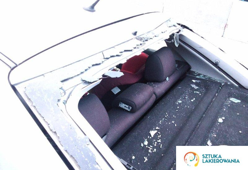 naprawa blacharska i lakiernicza po wybiciu szyby kamieniami, też wgniecenia i rysy na masce od kamieni, wandale rozbili tylną szybę