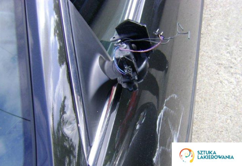 usługi blacharskie Białystok, Warszawa, Ełk - brak lusterka w samochodzie, urwane, pewnie przy wyjeżdżaniu ktoś zawadził