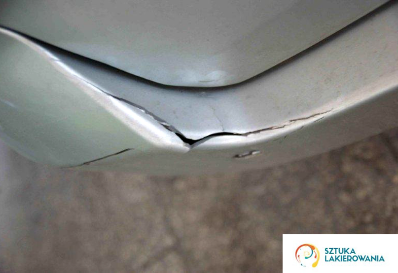 usługi blacharskie Warszawa, Ełk, Białystok, SztukaLakierowania - pęknięty zderzak na samochodzie Audi