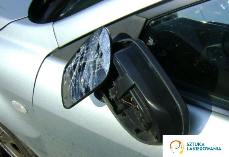 Likwidacja szkód komunikacyjnych w Sztuka Lakierowania, czyli naprawa urwanego lusterka, naprawa po akcie wandalizmu.