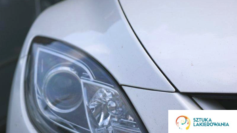 Usługi blacharsko-lakiernicze - maska auta po naprawie lakierniczej, idealnie dobrany kolor lakieru.