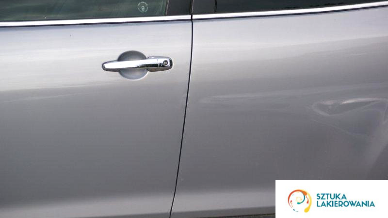 Usługi blacharsko-lakiernicze w Ełku - idealnie spasowane elementy po naprawie auta w SztukaLakierowania.pl