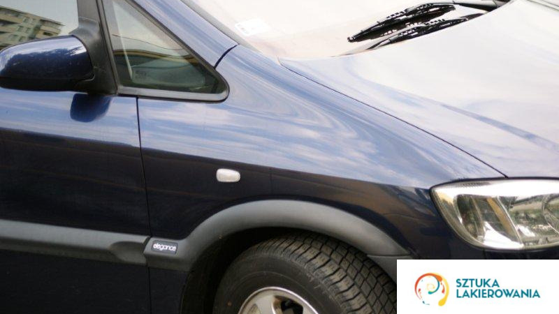 Usługi blacharsko-lakiernicze w Białymstoku - maska auta po naprawie wgnieceń.
