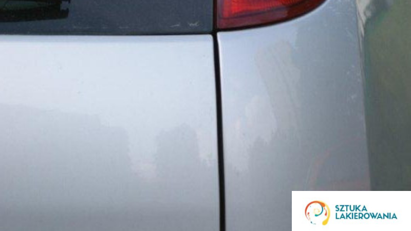 Usługi blacharsko-lakiernicze - naprawa bagażnika i zderzaka auta, idealnie dobrany lakier samochodu.